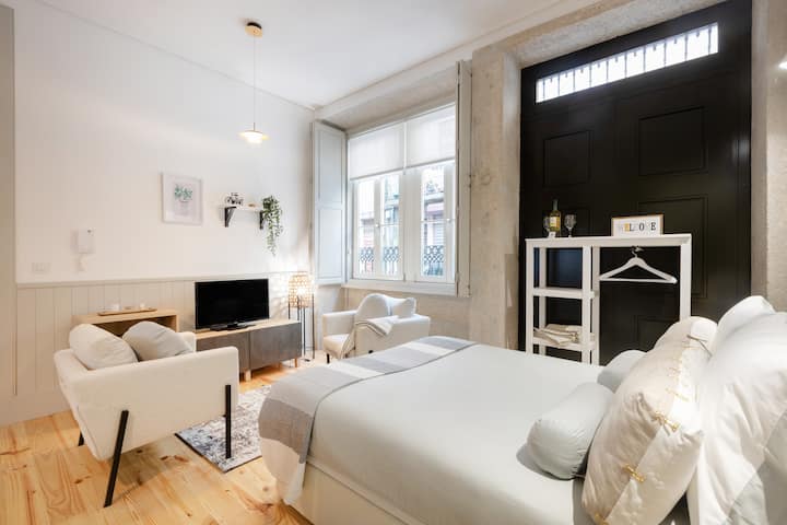 Sol Modern Studio @ Batalha Metro - Apartments for Rent in Porto, Porto,  Portugal - Airbnb