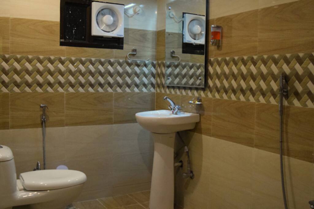 Kumbha Mahal Suite
Bathroom
