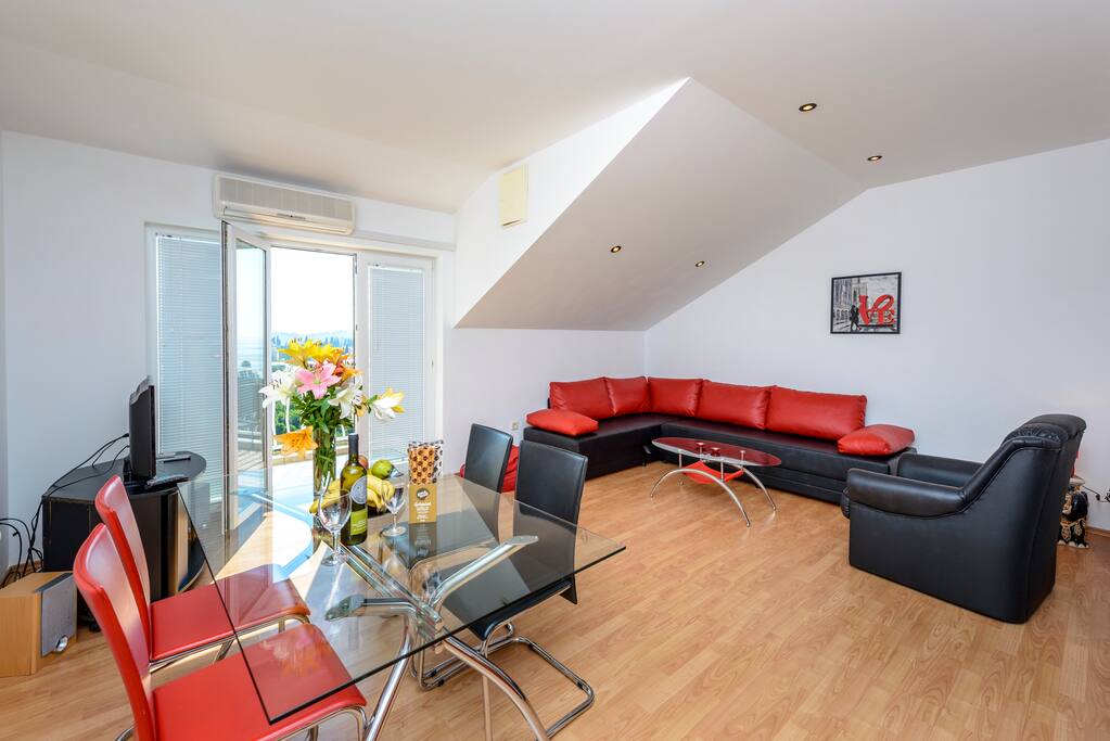 Lounge/diner area