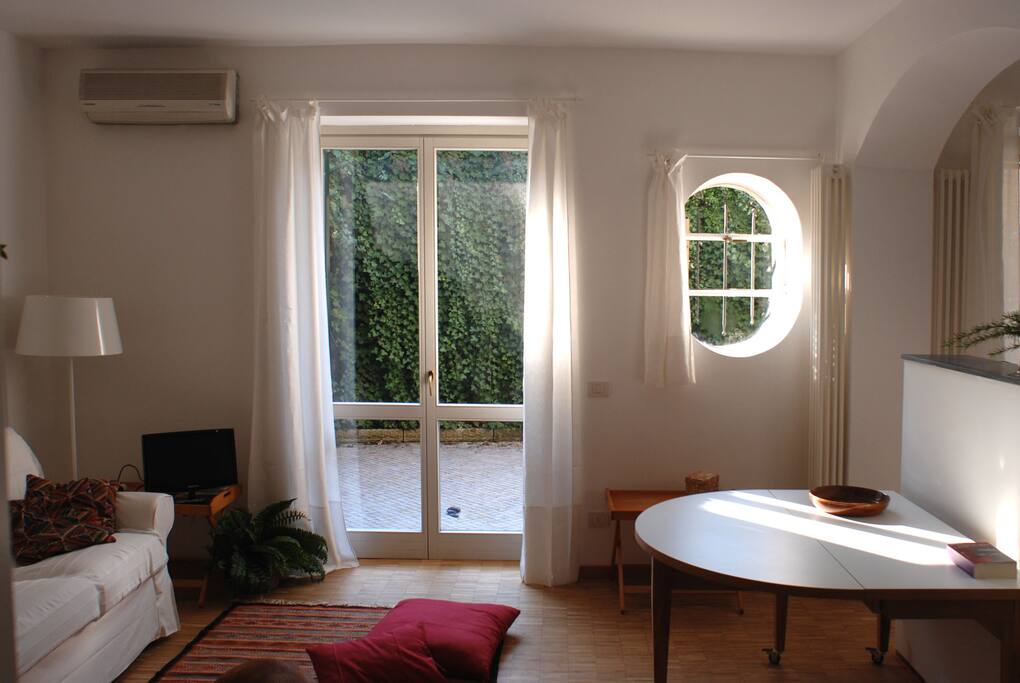 Living room - Private garden