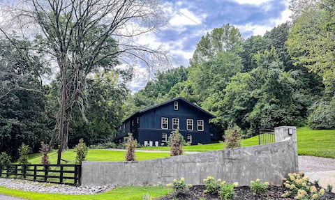 Sunnyside Manor 8 bdrm Barndominium - No pet fee
