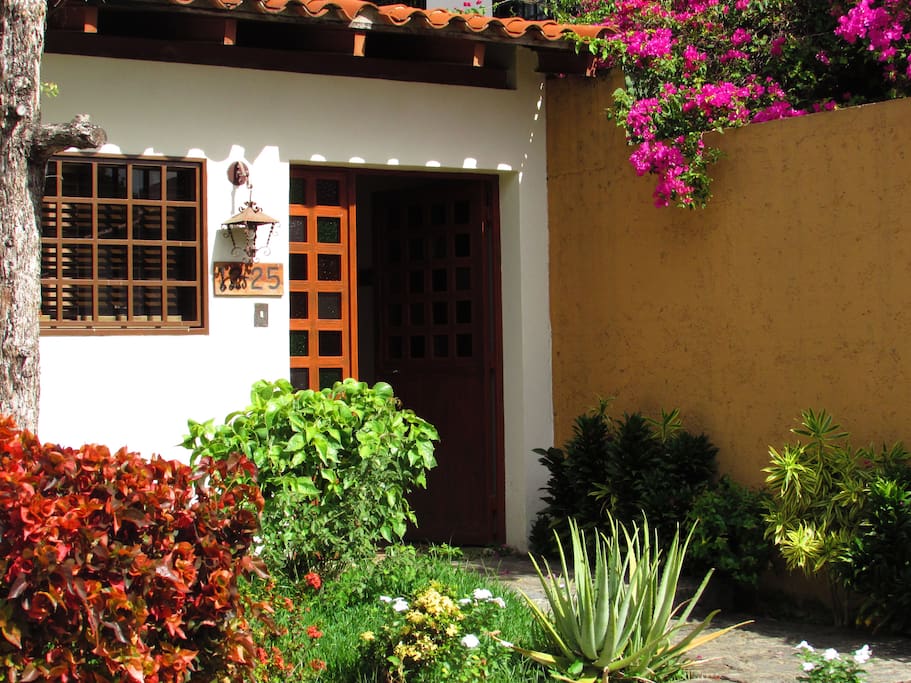 ¡Bienvenidos! Welcome! Private entrance to the house.