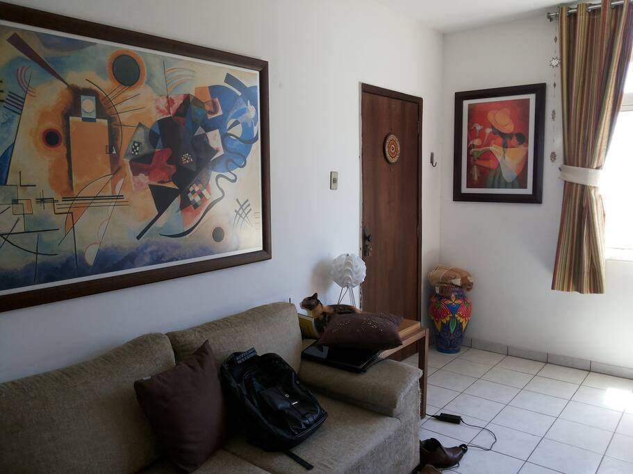 A sala principal do imóvel.