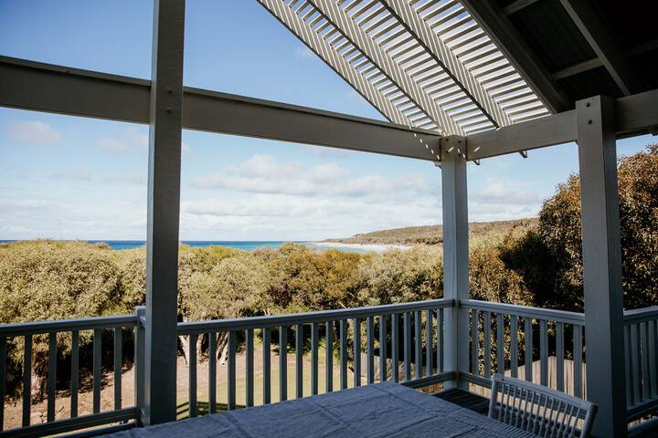 Waterfront Eagle Bay gallery image 2