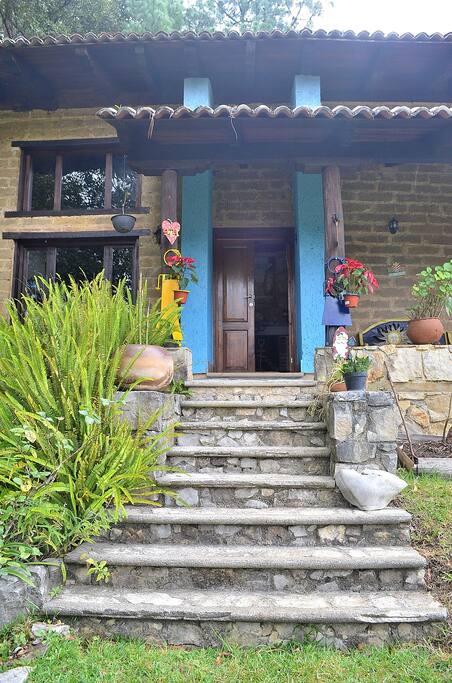 Entrada a la cabaña.