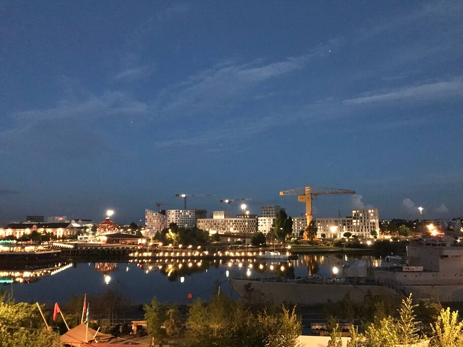Vue de la chambre parentale et du salon