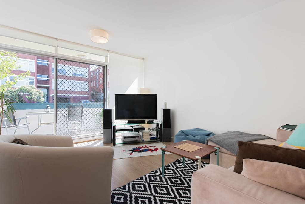 Living room and access to the balcony