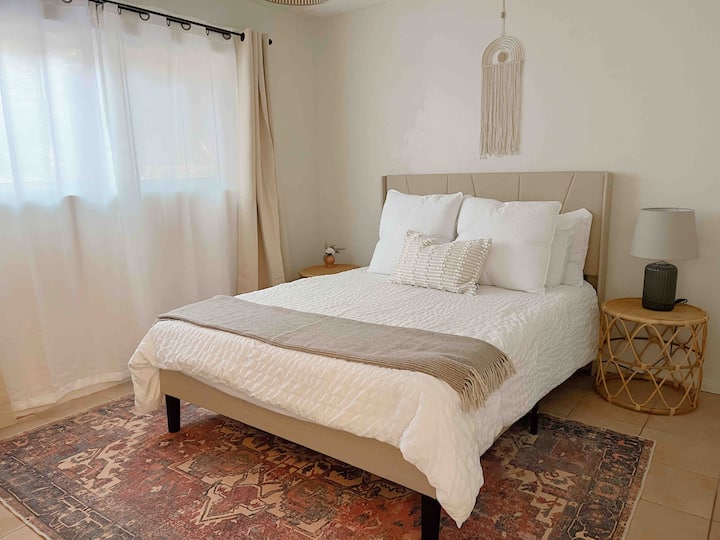 Уживајте во мирен ноќен сон на релаксирачки и удобен кревет.