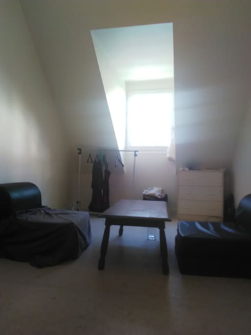 Living and bed room.
Yuou have 2 mattresses.