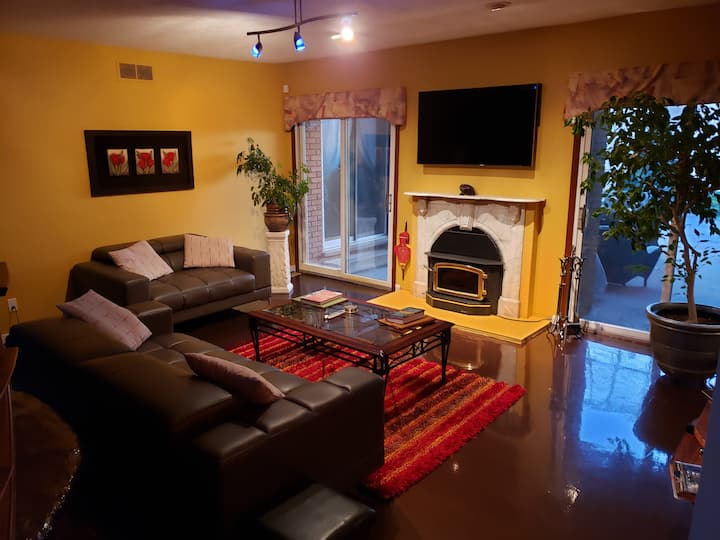 The Family Crib - Enjoy Country Living In The City - London, ON, Canada