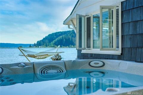 Hamma Hamma Hideaway Beach Front Bungalows