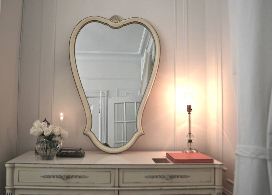 Bedroom details