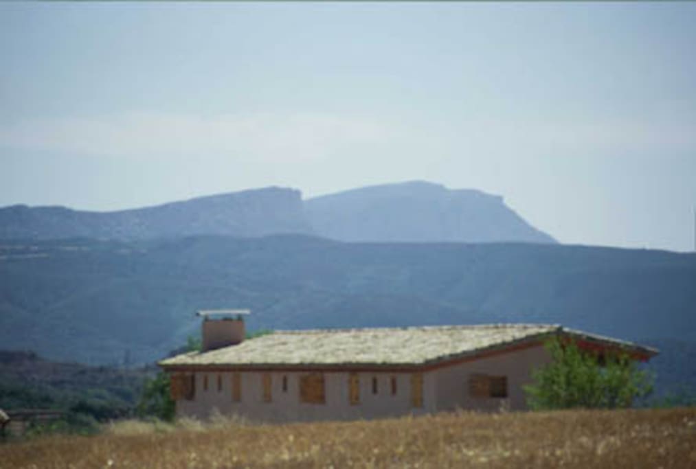 Casa Bocalarroca con vistas al Montsec