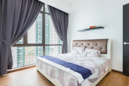 Resort like condo with Netflix &  seafacing pool