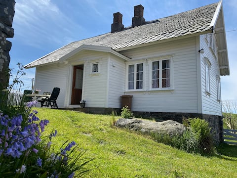 Charming farmhouse within walking distance to the sandy beach