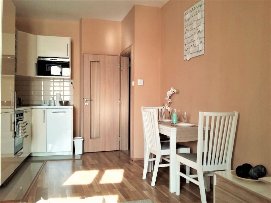Kitchen & Dining / Кухня и столовая