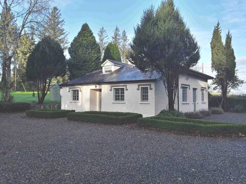 Cosy country  Gate Lodge.