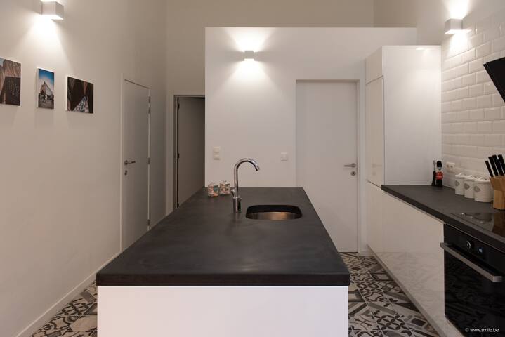 Authentic city house with a lovely patio gallery image 3