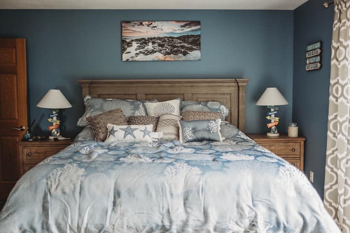 Second upstairs bedroom 