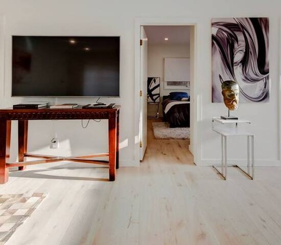 1000sqft Deck!10% OFF PROMO!In doorout door space. gallery image 2