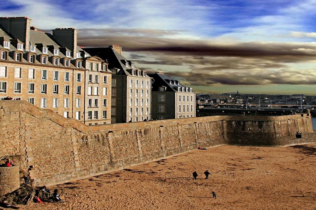 Plage du mole - Immeuble de gauche