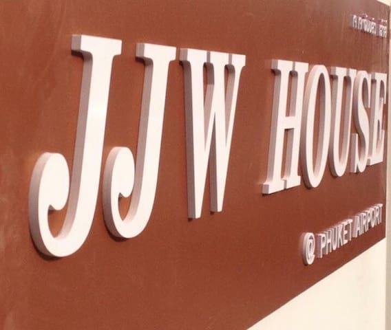 New unit close to airport discount