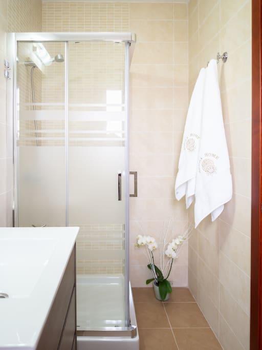 Ronda Home: Habitación Privada con baño privado + WIFI