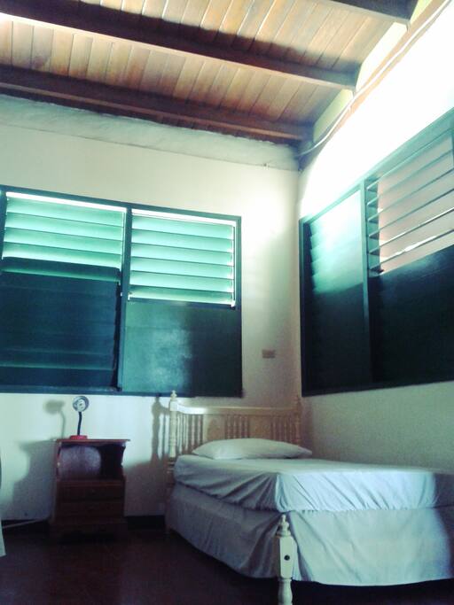 1 Single Bed
