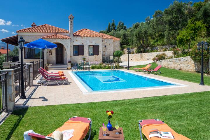 Family Villa w/Private Pool, BBQ & Childrens Area gallery image 2