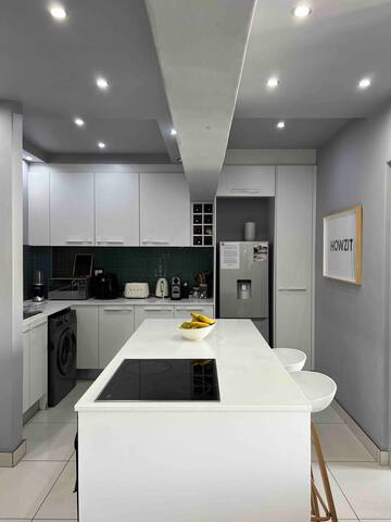 Beautiful, Modern Seaside 3 Bedroom Apartment gallery image 5