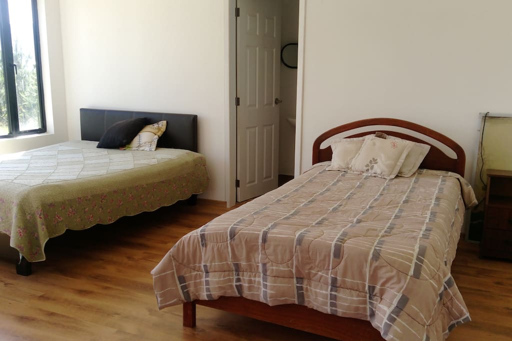 Cama individual.