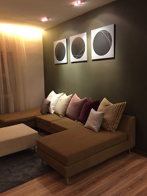 Living room with 2 chaise lounges