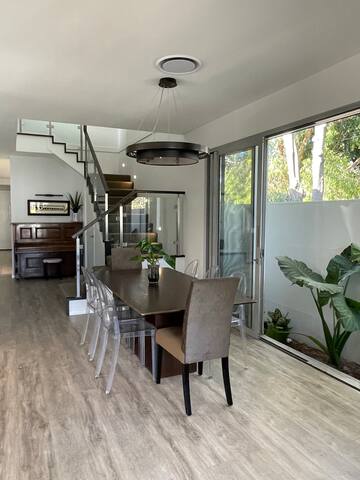 New, Centrally Located Bondi Beach House gallery image 5