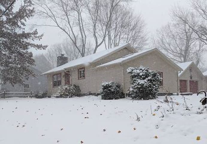 Airbnb Cambridge Springs Vacation Rentals Places To Stay