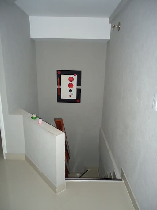 escalera a la hab. matrimonial con balcon con vista al mar