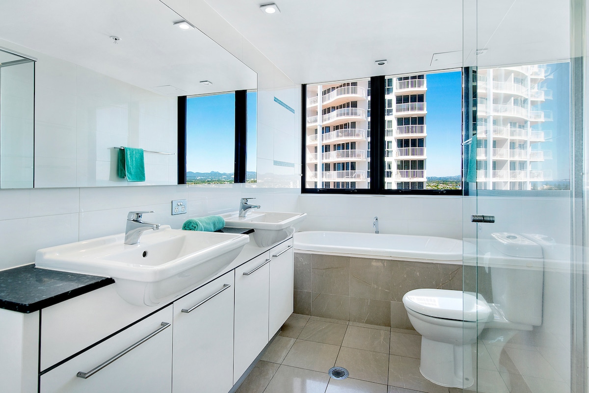 3 Bedroom Apartment in Heart of Broadbeach - photo 8