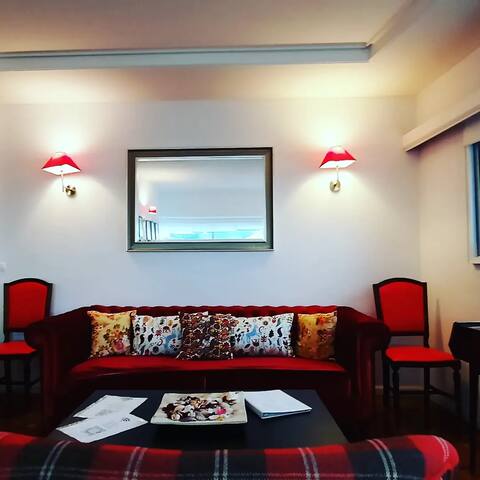 Vintage Apt I 10-12 People – 2 Free Parking gallery image 4