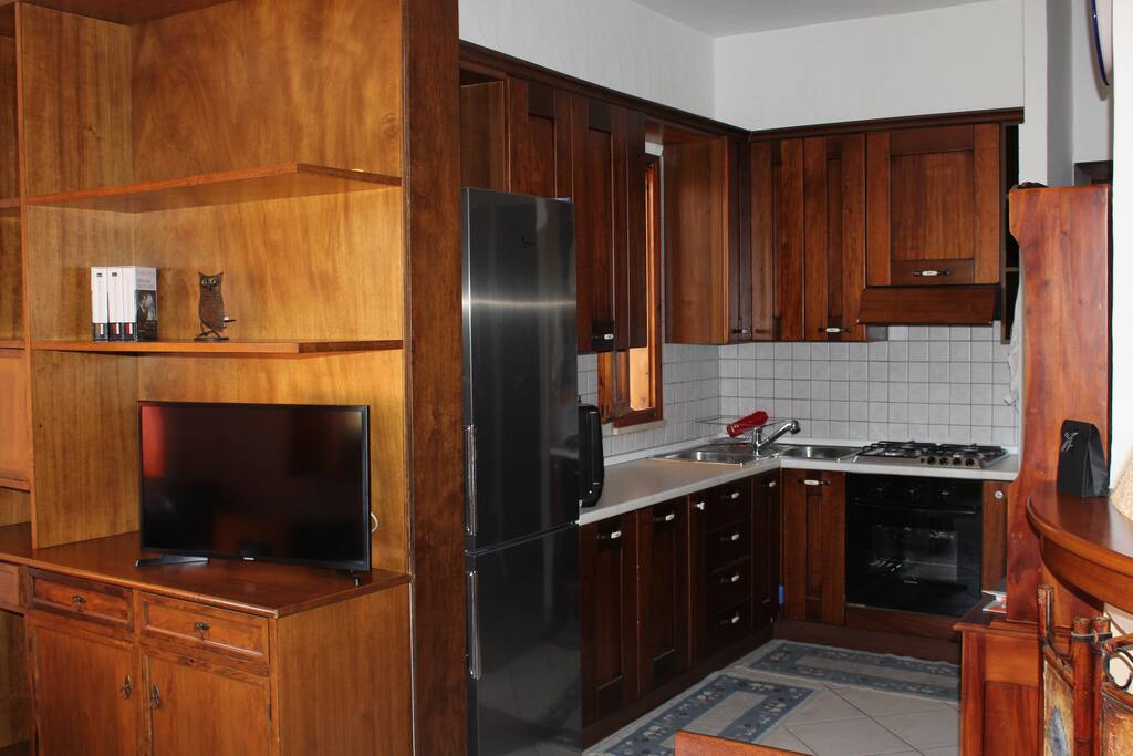 Mobile TV e Cucina angolare