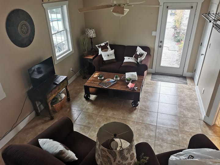 Little Country Charmer - Chatham-Kent