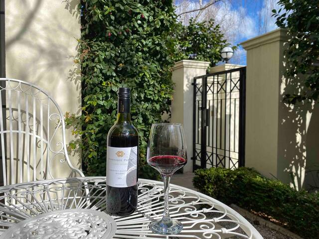 Art Deco in Toorak@150 Meters to Toorak Village gallery image 4