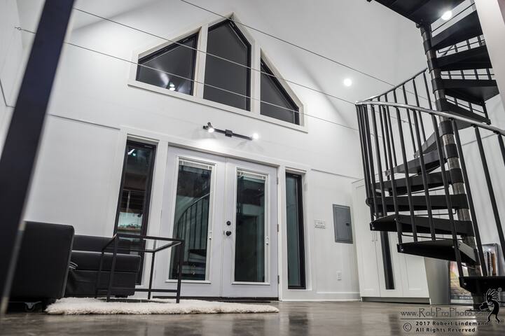 ★Super Clean ★ Disinfected★Artists Loft - #1 Spot