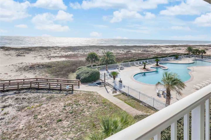Beachfront - Amazing views - Lots of Amenities