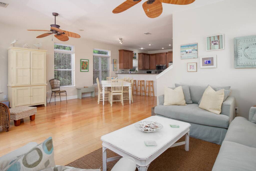 Upon entering you find an open family-friendly floor plan with cool warm tones. Hardwood floors, ceiling fans, recessed lighting, and ultra comfy furnishings