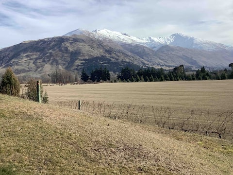 Top performing Airbnb: Vygrove Studio in Queenstown Lakes District