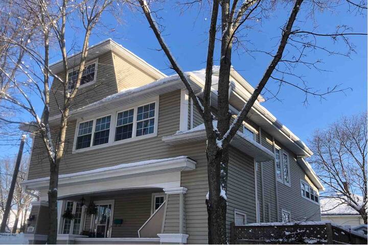 Downtown character 4 bedroom perfect location gallery image 5