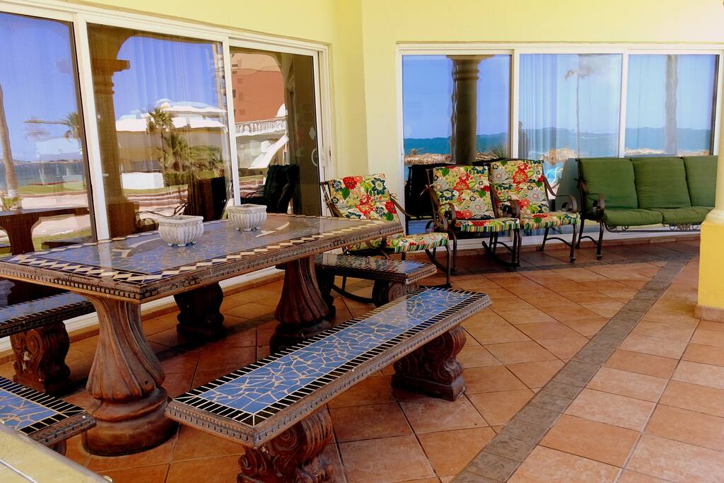 Couch,Furniture,Dining Room,Indoors,Room