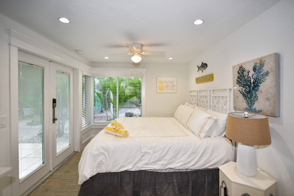 King Bed with Upgraded Linens and Mattress