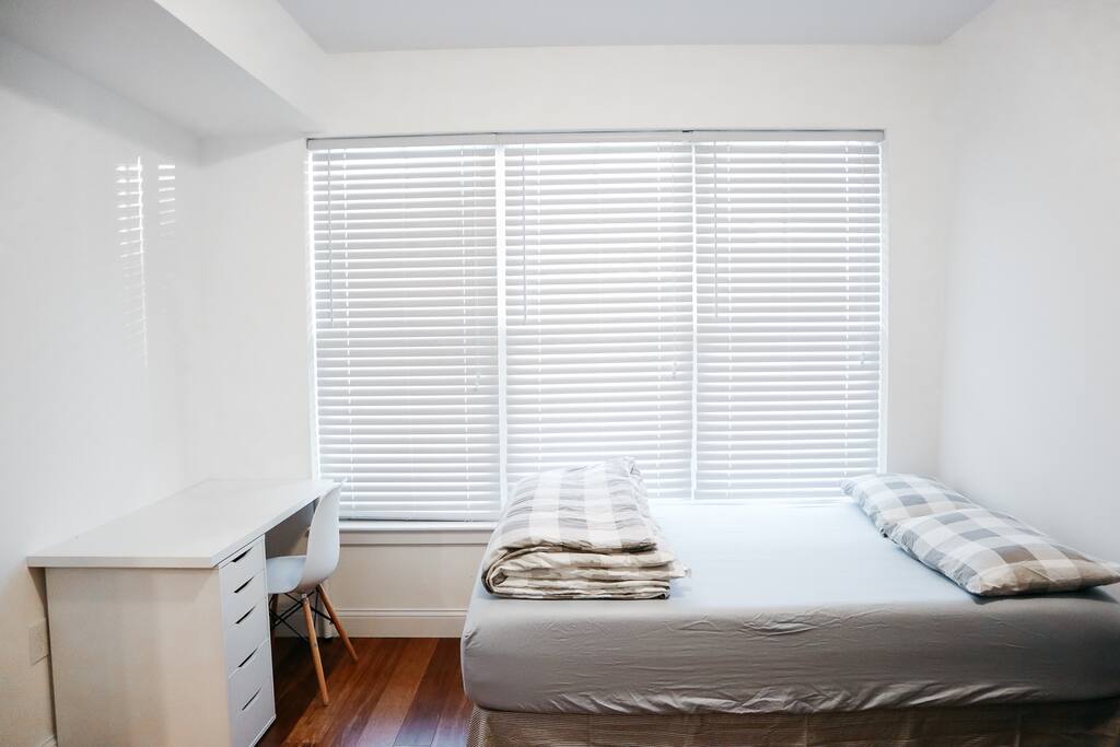 PRIVATE NEWLY BUILT BED/BATH - 2 MINS TO TRAIN STATION/ 5 MINS TO DOWNTOWN BOSTON