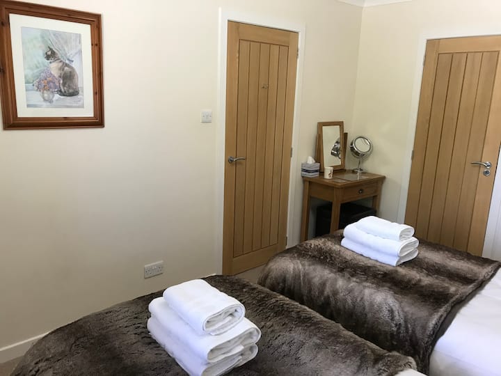 ห้องนอนเตียงแฝดหรือเตียงซูเปอร์คิงไซส์