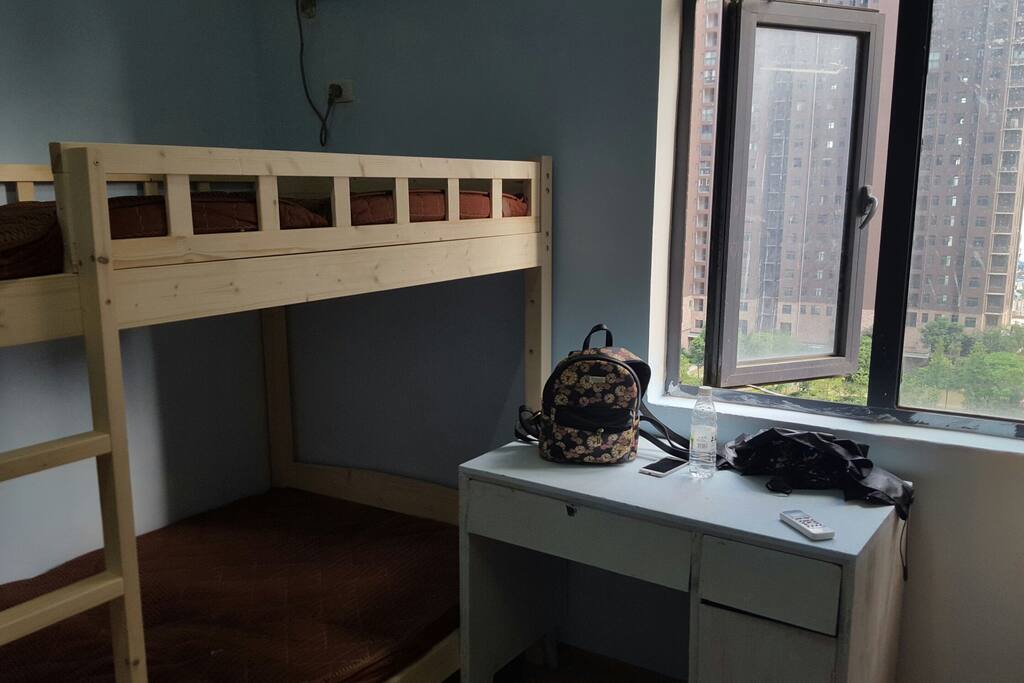 房间另外视角 阳光充足